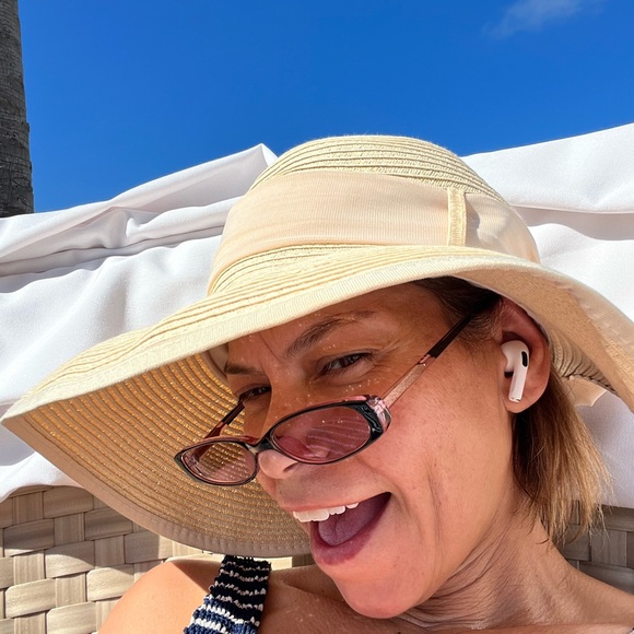 Meet your Posher, Jackie - Picture 2 of 2